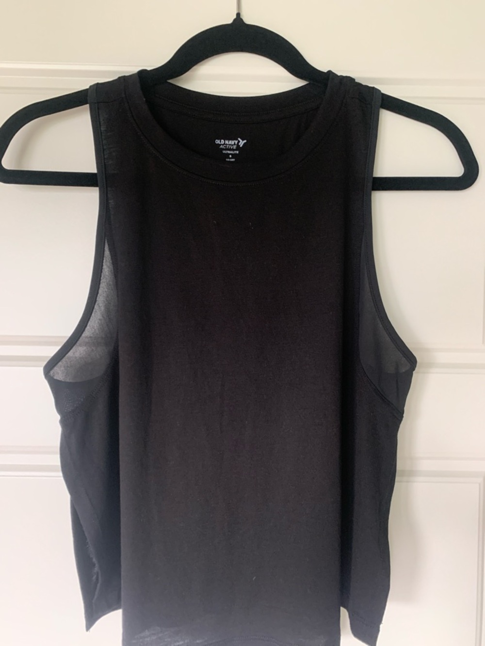 Old Navy Black Athletic Muscle Tank